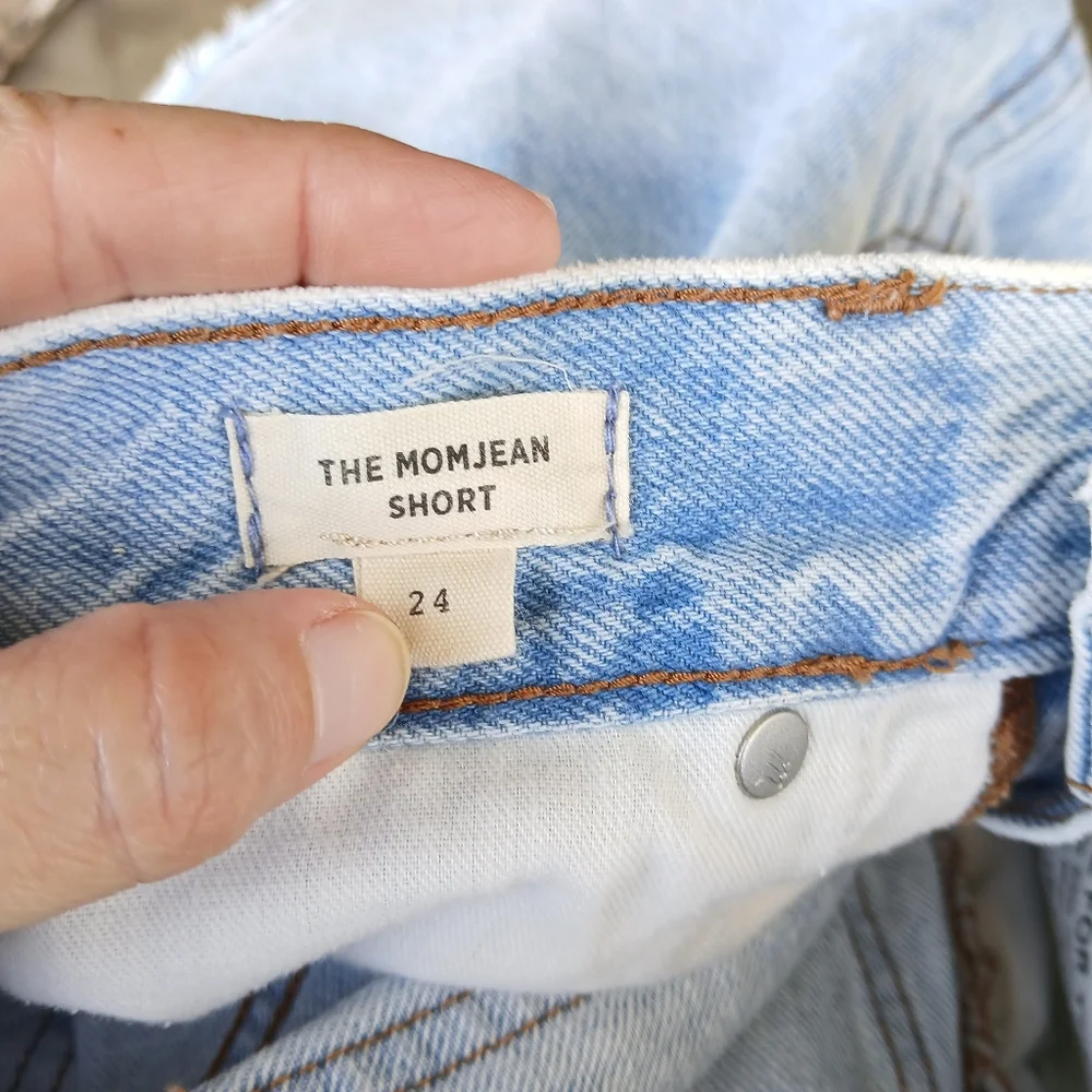 Madewell The Mom Jean Short Distressed Lightwash